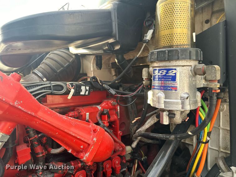 image for item LO9411 2006 International 9400i  semi truck