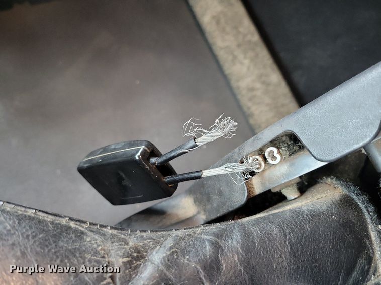 image for item LO9908 2015 Peterbilt 579 semi truck