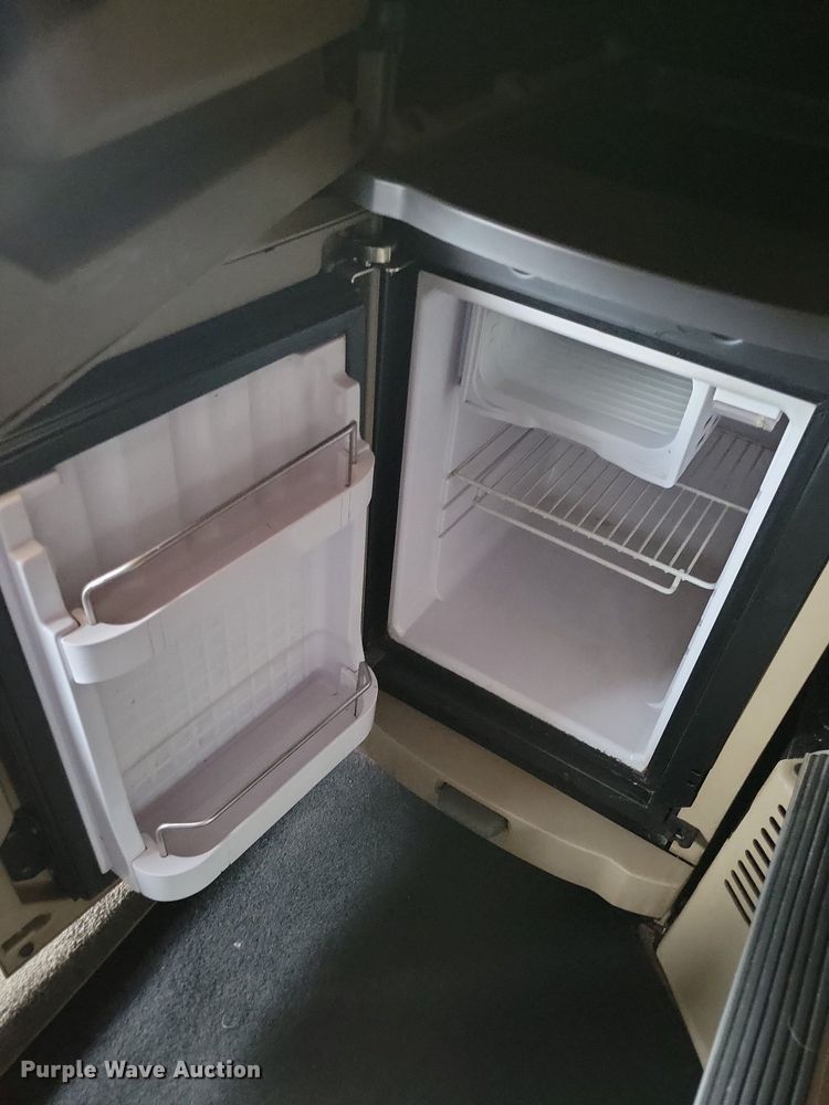 image for item LO9908 2015 Peterbilt 579 semi truck