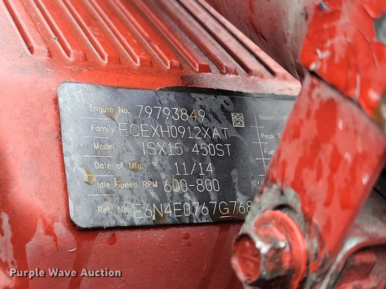 image for item LO9908 2015 Peterbilt 579 semi truck