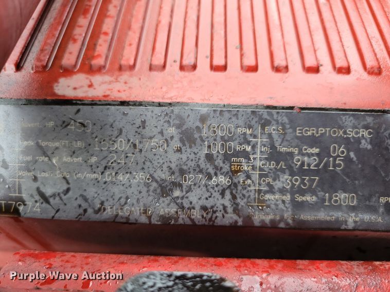 image for item LO9908 2015 Peterbilt 579 semi truck