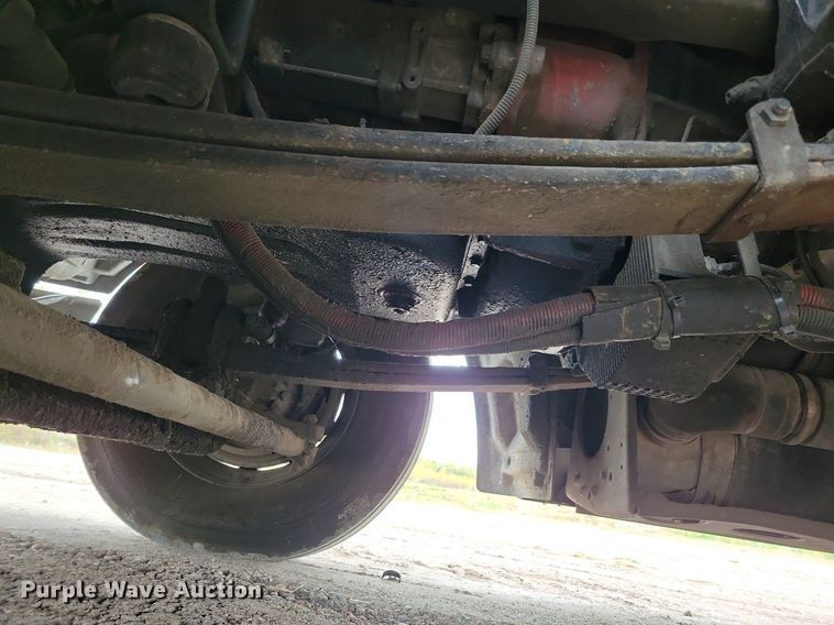 image for item LO9908 2015 Peterbilt 579 semi truck