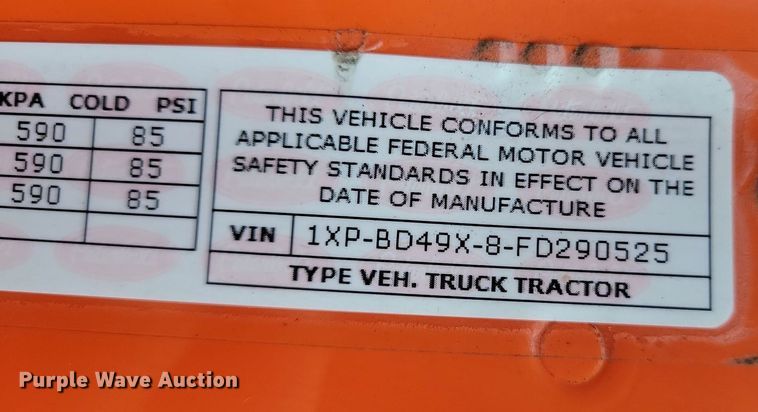 image for item LO9908 2015 Peterbilt 579 semi truck