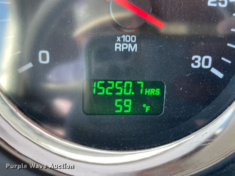 image for item LV9204 2013 Kenworth T800  semi truck