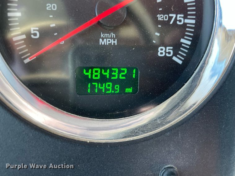 image for item LV9204 2013 Kenworth T800  semi truck