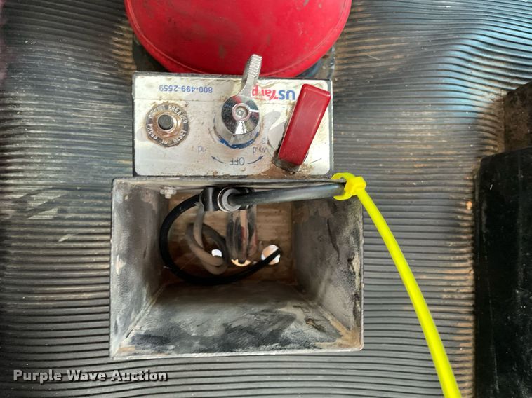 image for item LV9204 2013 Kenworth T800  semi truck