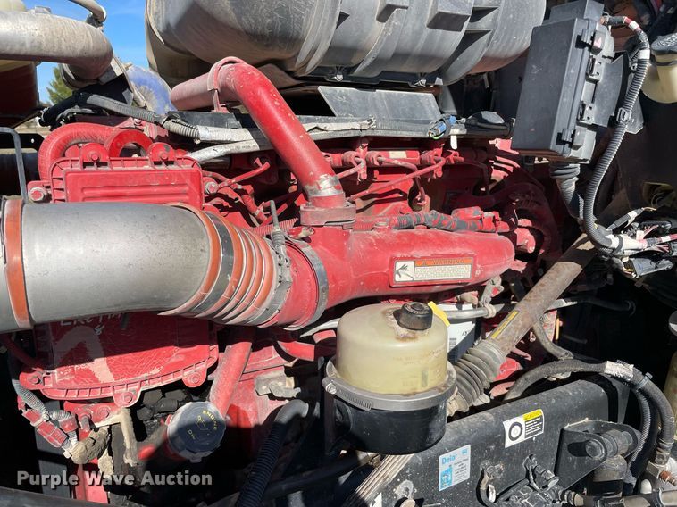 image for item LV9204 2013 Kenworth T800  semi truck