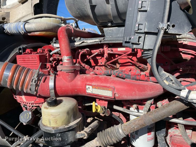 image for item LV9204 2013 Kenworth T800  semi truck