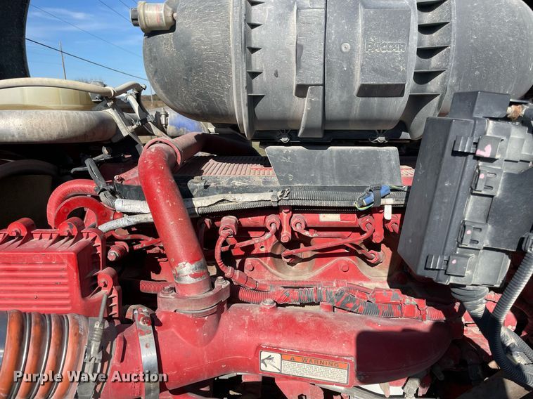 image for item LV9204 2013 Kenworth T800  semi truck