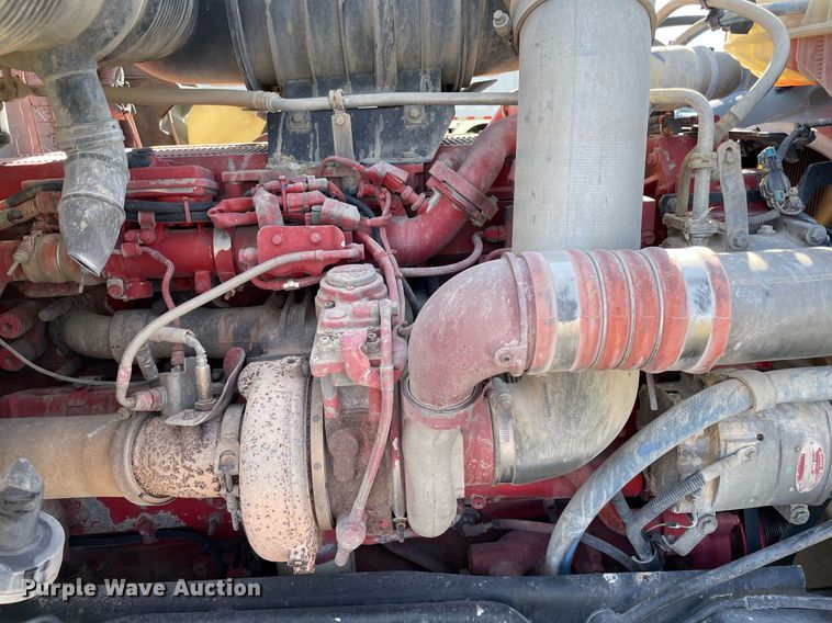 image for item LV9204 2013 Kenworth T800  semi truck