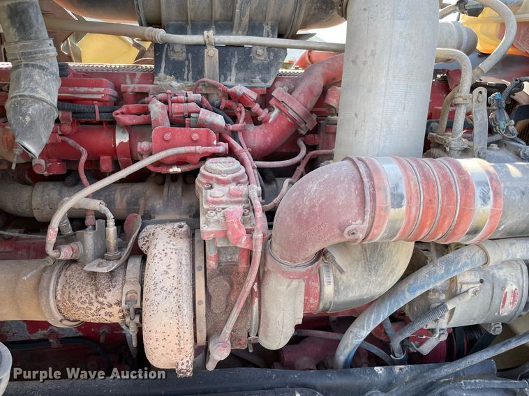 image for item LV9204 2013 Kenworth T800  semi truck