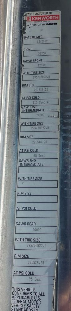 image for item LV9204 2013 Kenworth T800  semi truck