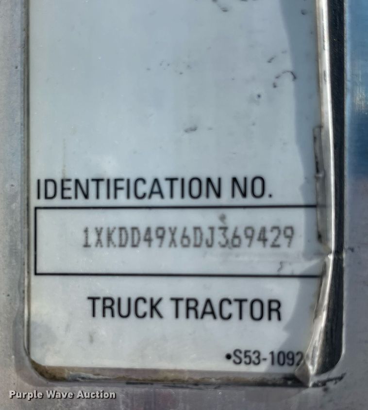 image for item LV9204 2013 Kenworth T800  semi truck