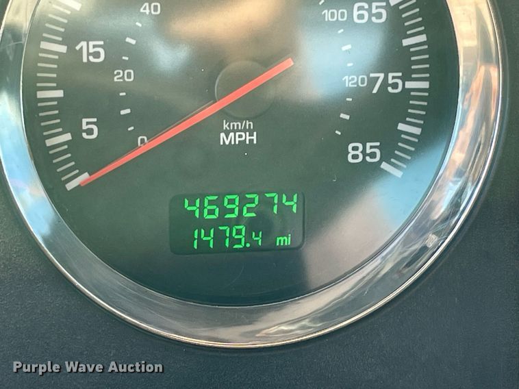 image for item LV9205 2013 Kenworth T800  semi truck