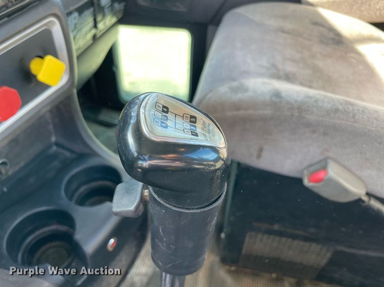 image for item LV9205 2013 Kenworth T800  semi truck