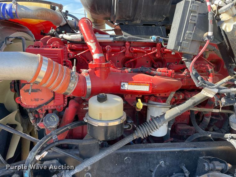 image for item LV9205 2013 Kenworth T800  semi truck