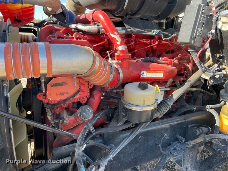 image for item LV9205 2013 Kenworth T800  semi truck