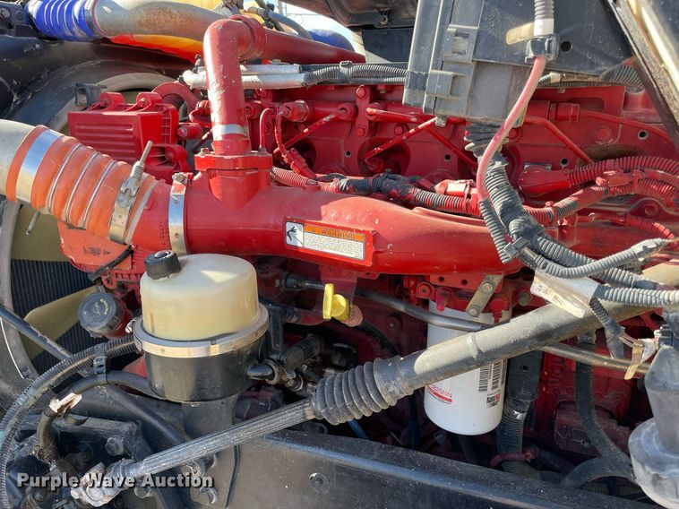 image for item LV9205 2013 Kenworth T800  semi truck