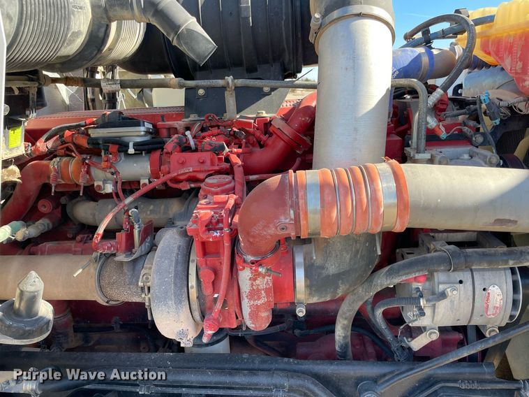 image for item LV9205 2013 Kenworth T800  semi truck