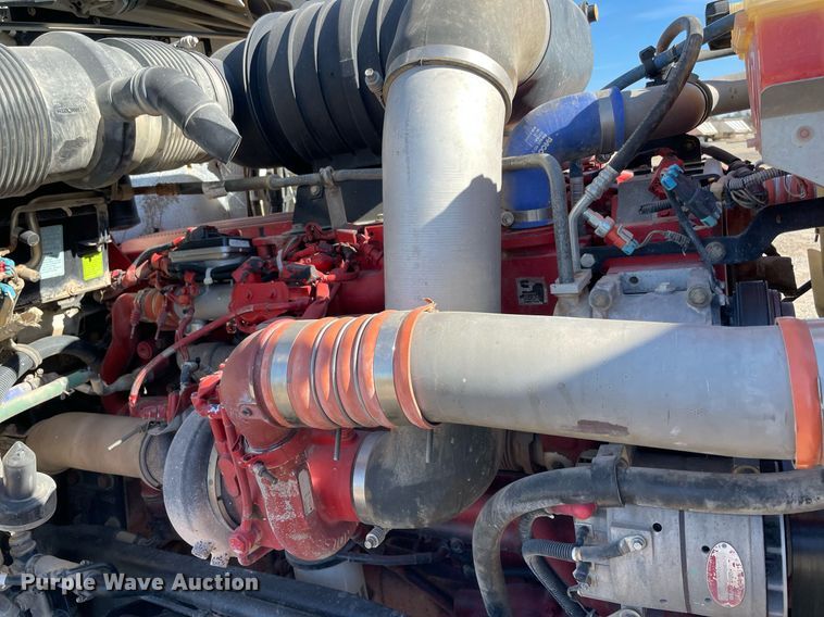 image for item LV9205 2013 Kenworth T800  semi truck