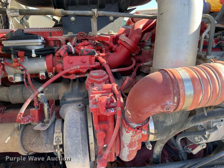 image for item LV9205 2013 Kenworth T800  semi truck