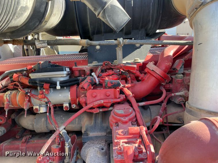 image for item LV9205 2013 Kenworth T800  semi truck