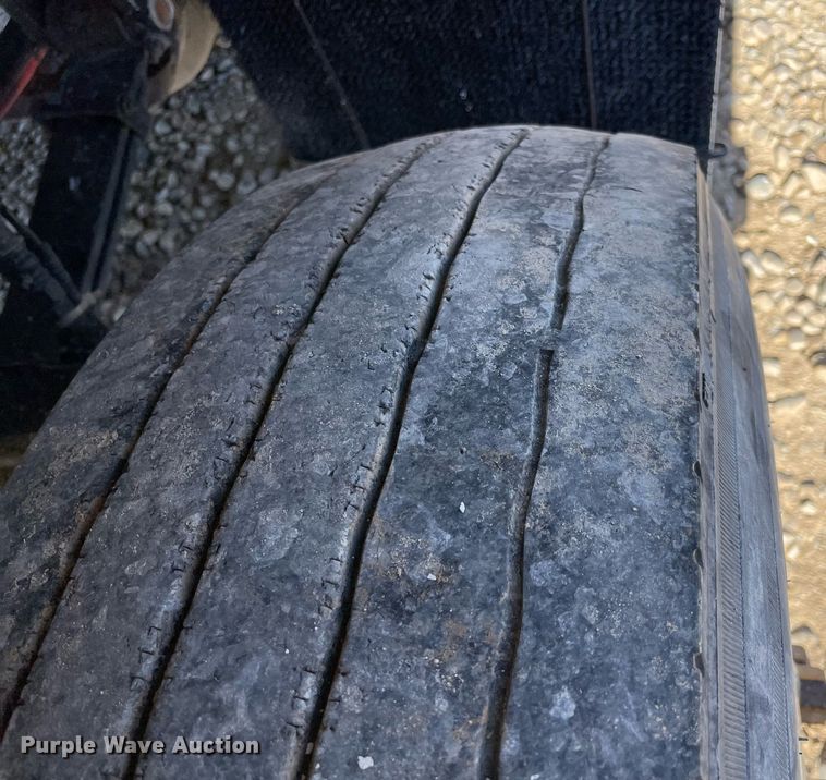 image for item LV9205 2013 Kenworth T800  semi truck