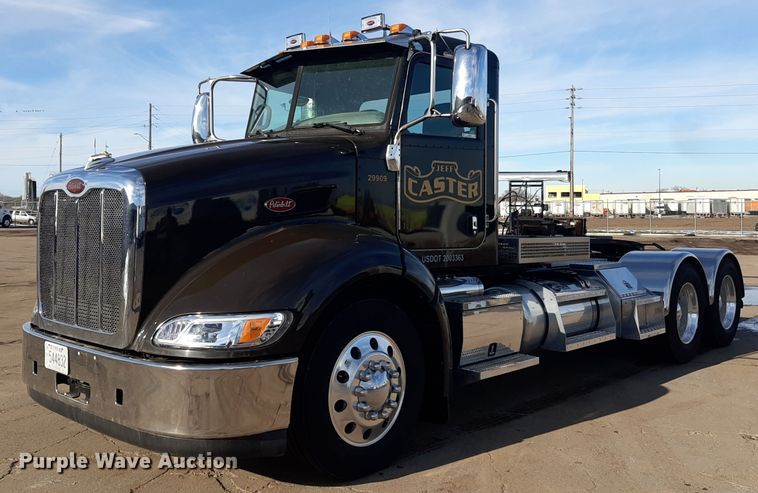 image for item LX9870 2011 Peterbilt 384  semi truck