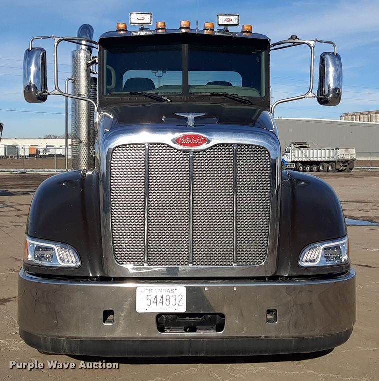 image for item LX9870 2011 Peterbilt 384  semi truck