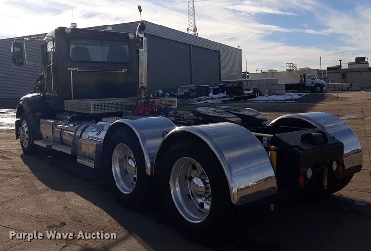 image for item LX9870 2011 Peterbilt 384  semi truck