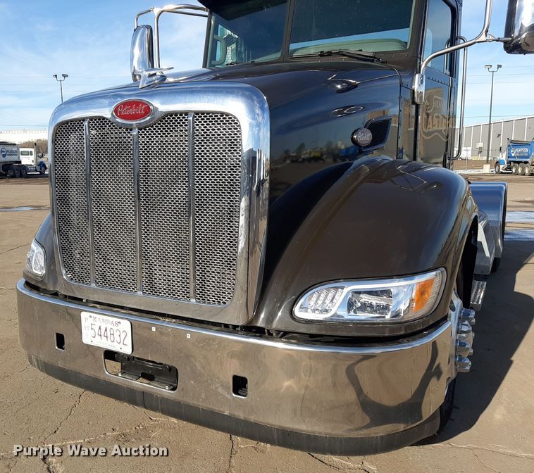 image for item LX9870 2011 Peterbilt 384  semi truck