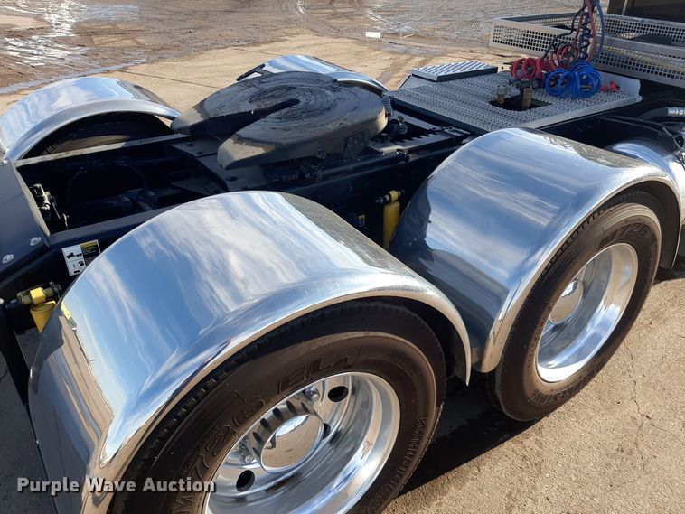 image for item LX9870 2011 Peterbilt 384  semi truck