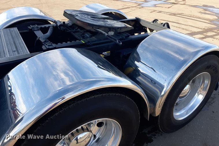 image for item LX9870 2011 Peterbilt 384  semi truck