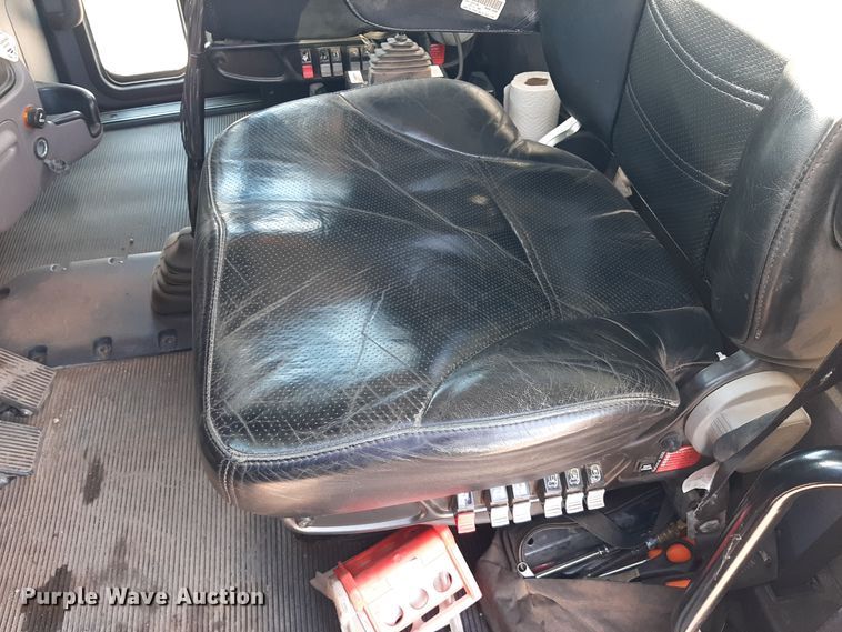 image for item LX9870 2011 Peterbilt 384  semi truck