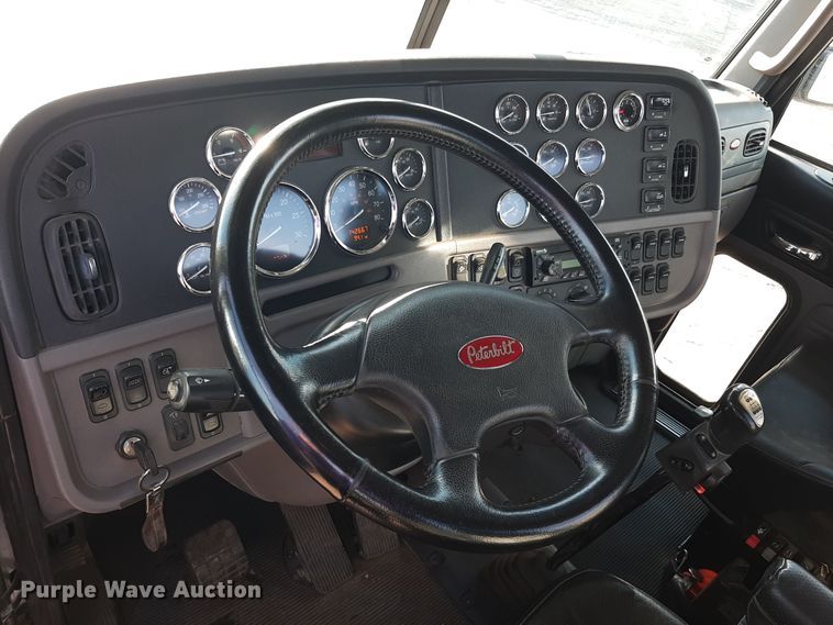 image for item LX9870 2011 Peterbilt 384  semi truck