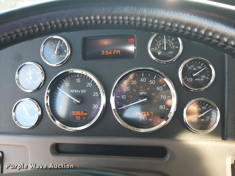 image for item LX9870 2011 Peterbilt 384  semi truck