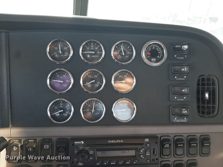 image for item LX9870 2011 Peterbilt 384  semi truck