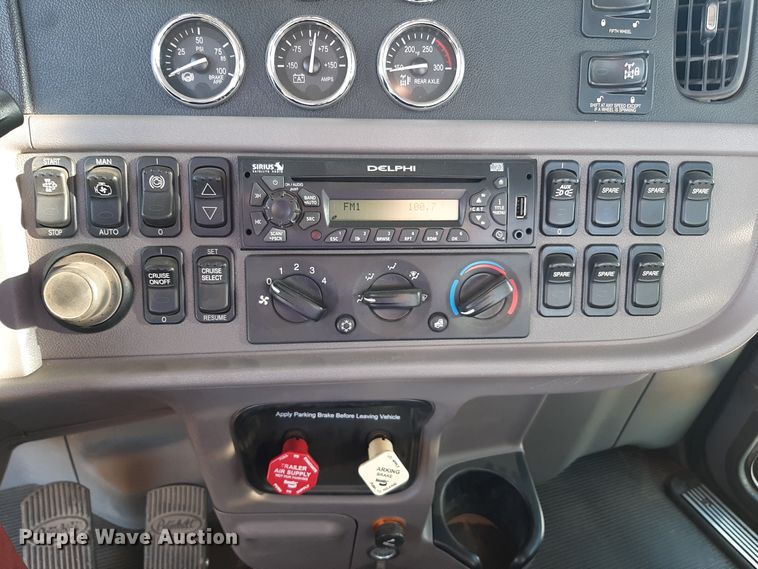 image for item LX9870 2011 Peterbilt 384  semi truck