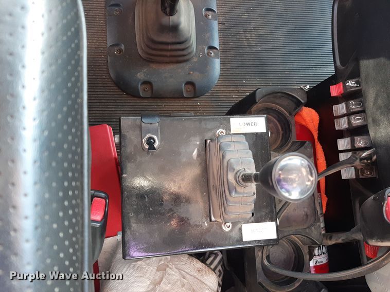 image for item LX9870 2011 Peterbilt 384  semi truck