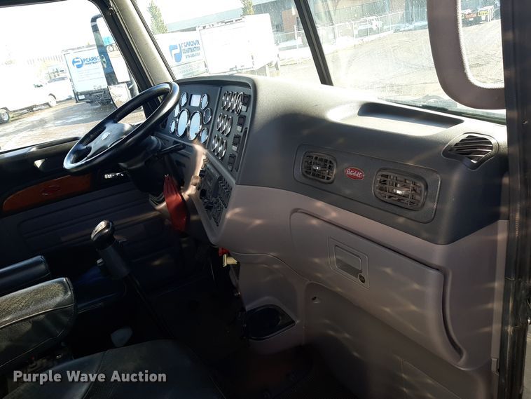 image for item LX9870 2011 Peterbilt 384  semi truck