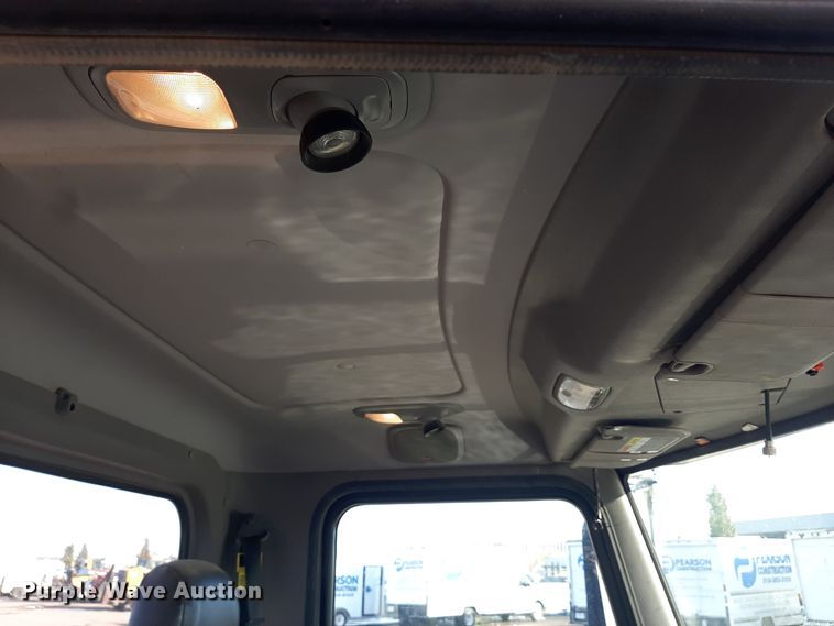 image for item LX9870 2011 Peterbilt 384  semi truck