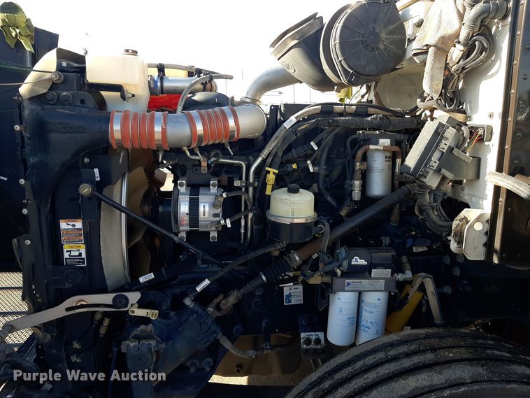 image for item LX9870 2011 Peterbilt 384  semi truck