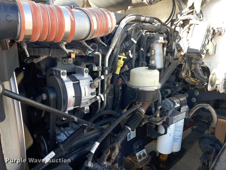 image for item LX9870 2011 Peterbilt 384  semi truck