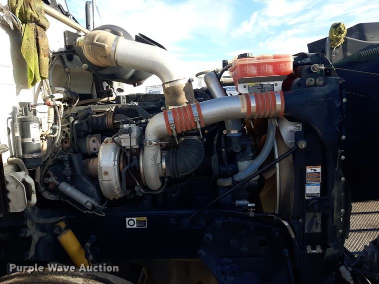 image for item LX9870 2011 Peterbilt 384  semi truck