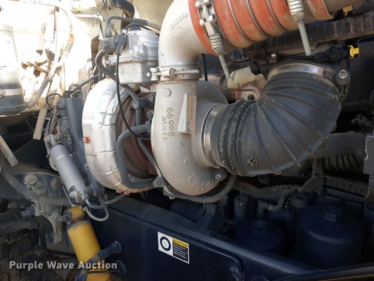 image for item LX9870 2011 Peterbilt 384  semi truck