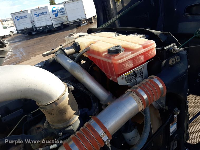 image for item LX9870 2011 Peterbilt 384  semi truck