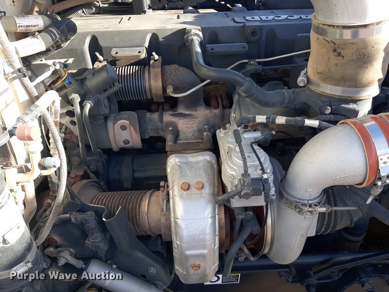 image for item LX9870 2011 Peterbilt 384  semi truck