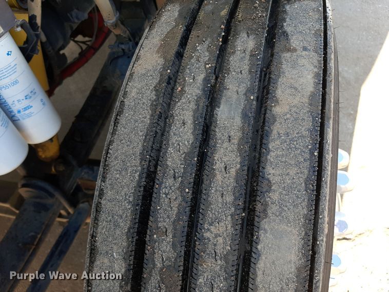 image for item LX9870 2011 Peterbilt 384  semi truck