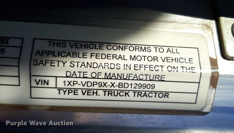 image for item LX9870 2011 Peterbilt 384  semi truck