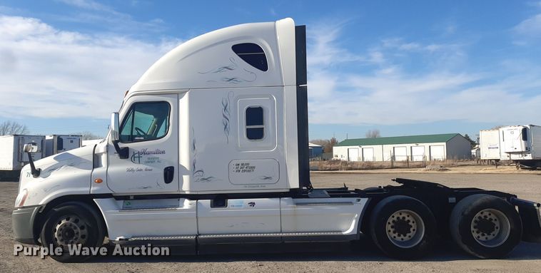 image for item LX9953 2014 Freightliner Cascadia  semi truck